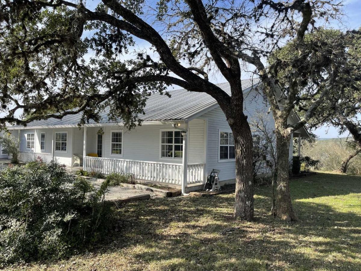 West 1077 Guest Ranch - Retreat Bed & Breakfast Tarpley Eksteriør bilde