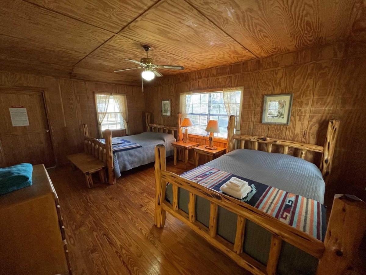 West 1077 Guest Ranch - Retreat Bed & Breakfast Tarpley Eksteriør bilde