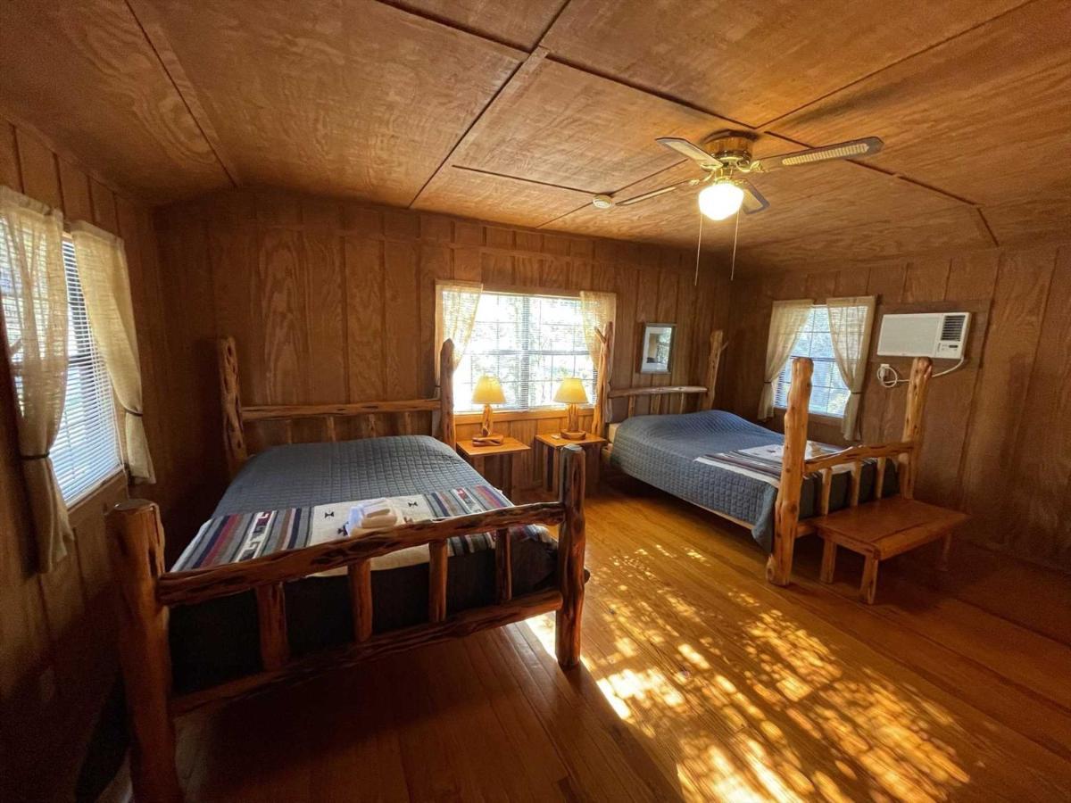 West 1077 Guest Ranch - Retreat Bed & Breakfast Tarpley Eksteriør bilde