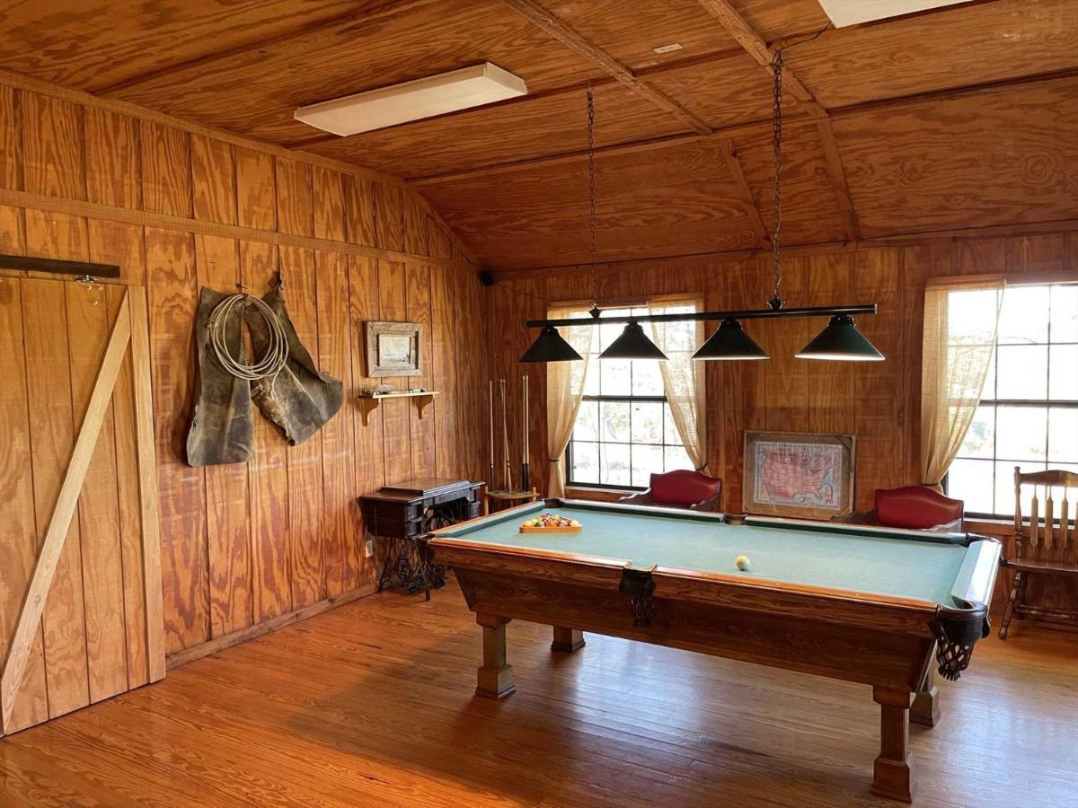 West 1077 Guest Ranch - Retreat Bed & Breakfast Tarpley Eksteriør bilde
